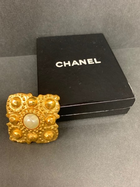 高価買取中！『CHANEL シャネル アクセサリー ブローチ　ゴールド』をお買取り致しました。