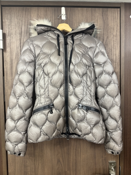 高価買取中！『MONCLER モンクレール ダウンジャケット キルティングジャケット ファー付き 』をお買取り致しました。